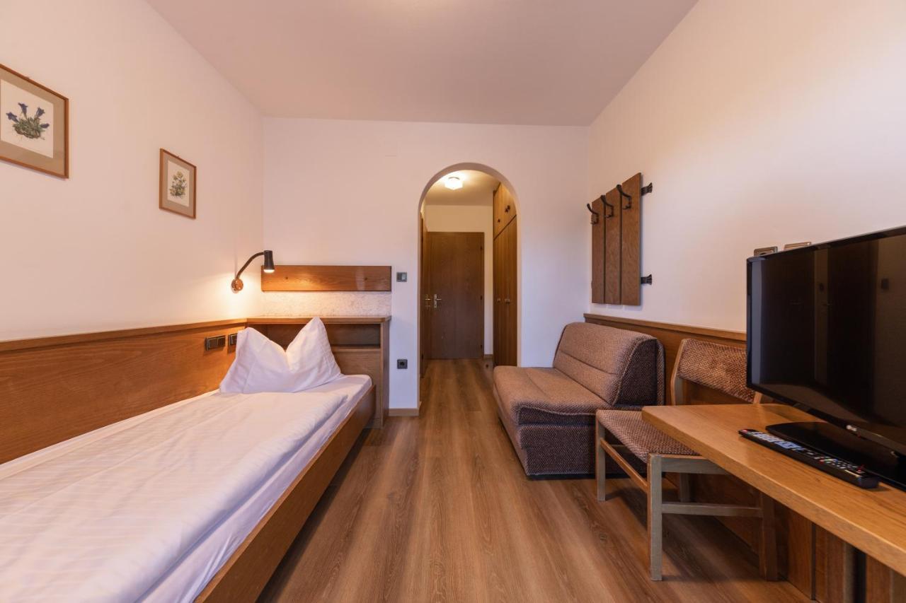 Hotel Fines Funes  Exterior foto